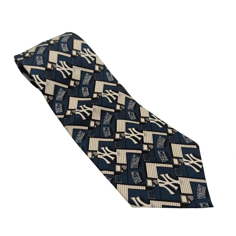 MLB Necktie Mens OS Blue New York Yankees Silk Geometric Logo Baseball Fan Gift